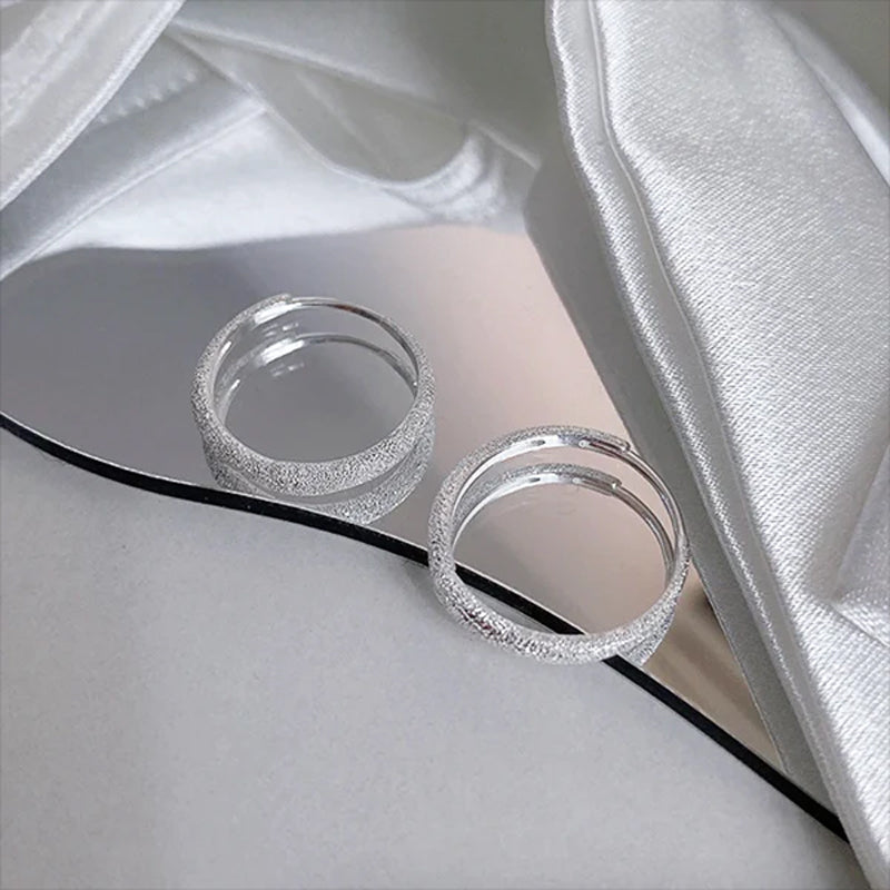 Kimaltavat huurteiset korvakorut