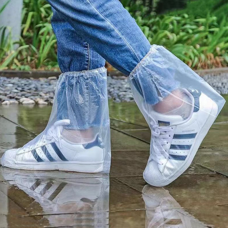 Kertakäyttöiset saappaanpäällysteet ulkoiluun sateisia päiviä varten