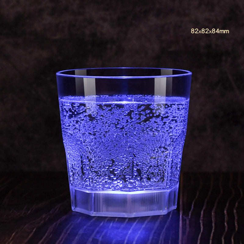 đ„PimeĂ€ssĂ€ vaaleat samppanjalasit