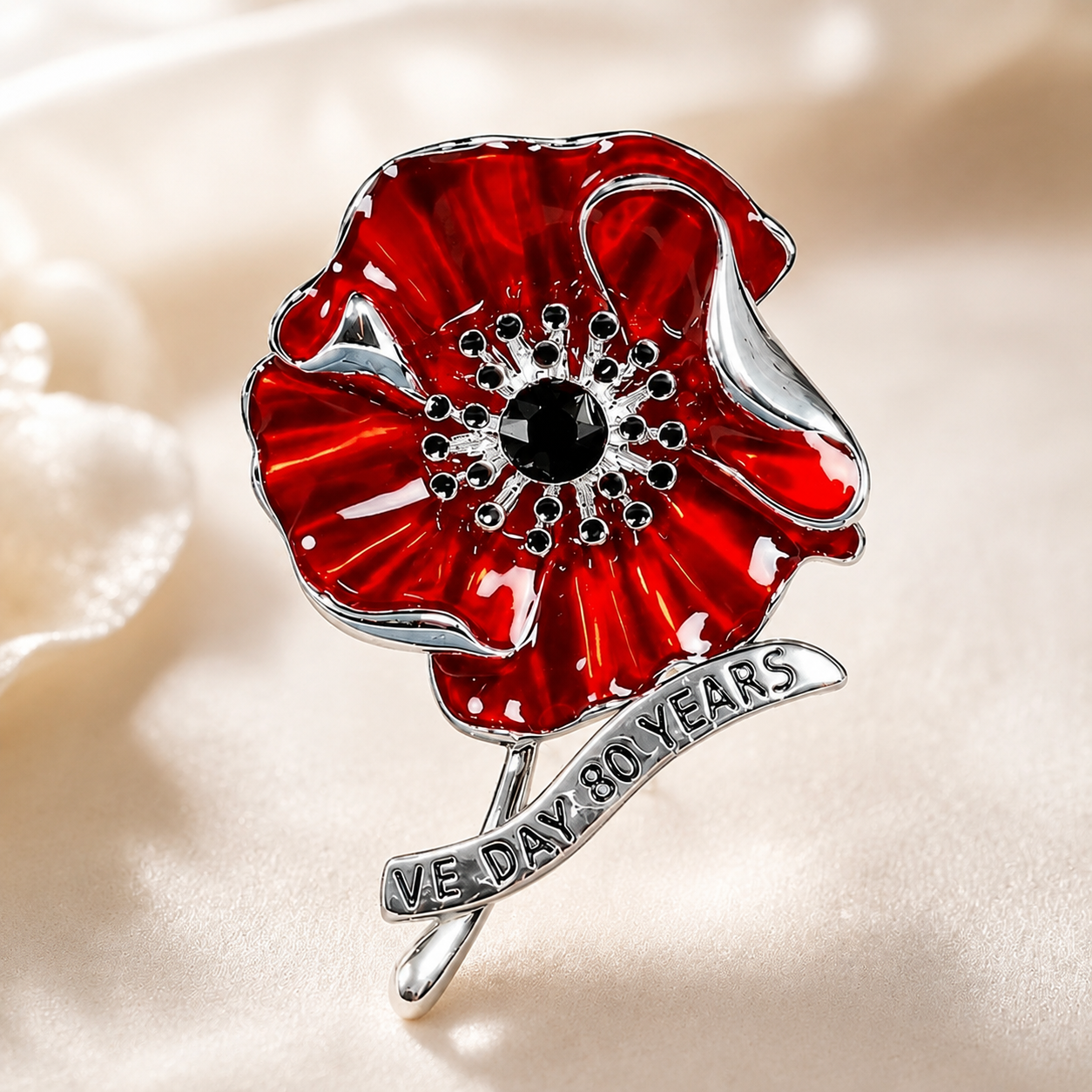 🌺🕊️ VE-dag 80-års Jubilæums Valmuebroche – Ær Deres Offer. Hædr Deres Arv