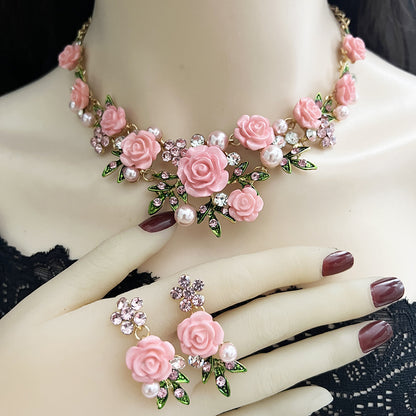 Emaljblomma med diamanter – Exklusiv pärlcollierset med kedja och örhängen