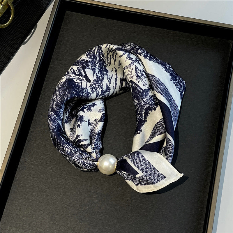 🤍 Magnetic scarf with a pearl – look elegant in seconds