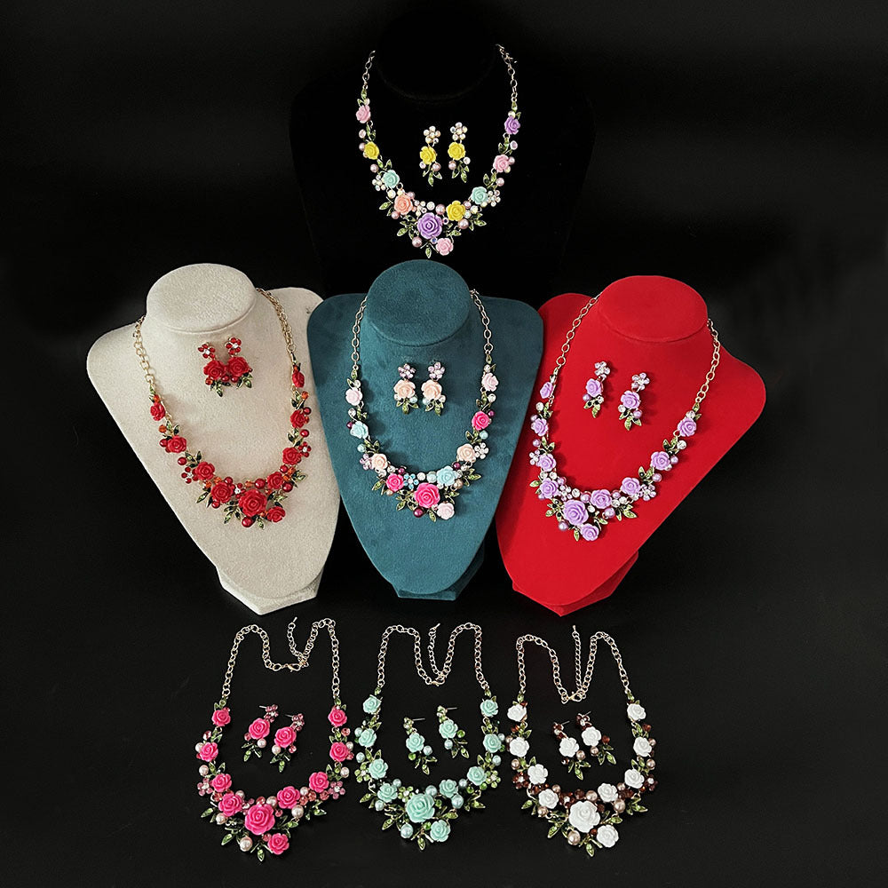 Emaljblomma med diamanter – Exklusiv pärlcollierset med kedja och örhängen