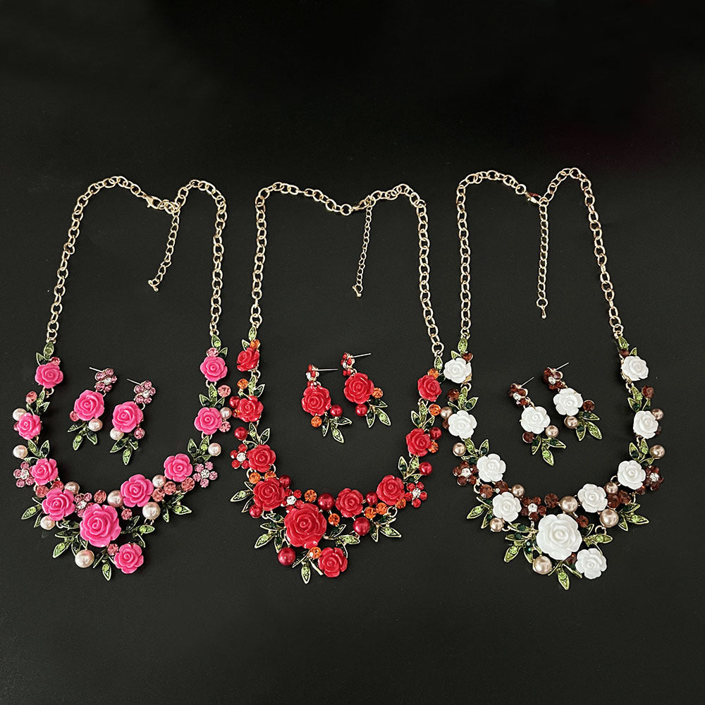 Emaljblomma med diamanter – Exklusiv pärlcollierset med kedja och örhängen