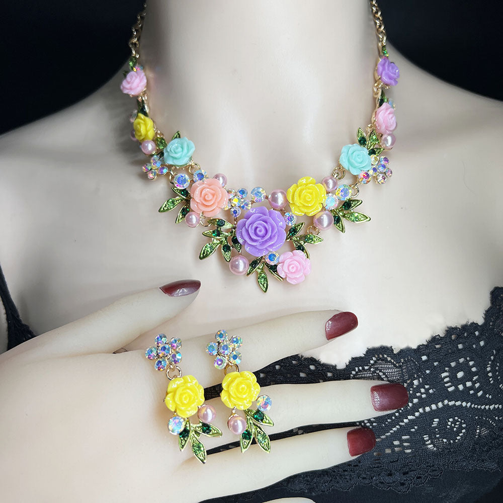 Emaljblomma med diamanter – Exklusiv pärlcollierset med kedja och örhängen