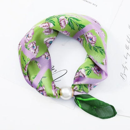 🤍 Magnetic scarf with a pearl – look elegant in seconds