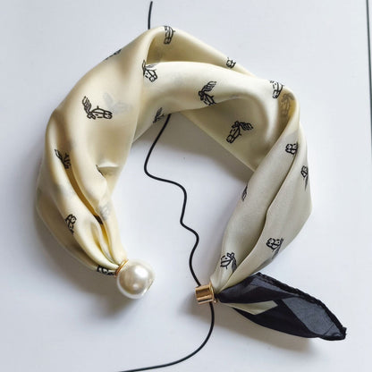 🤍 Magnetic scarf with a pearl – look elegant in seconds