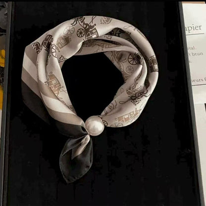 🤍 Magnetic scarf with a pearl – look elegant in seconds