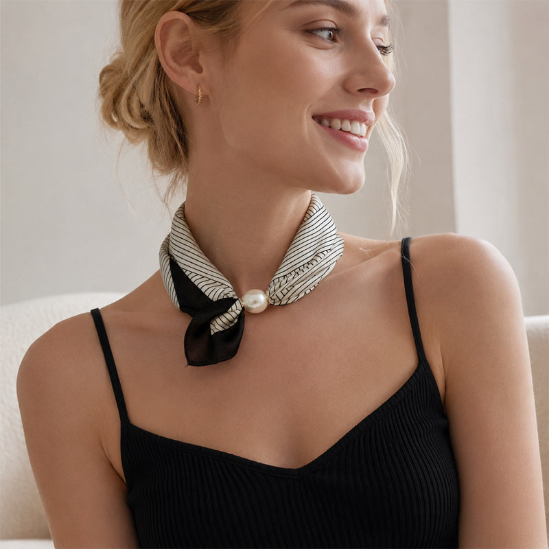 🤍 Magnetic scarf with a pearl – look elegant in seconds