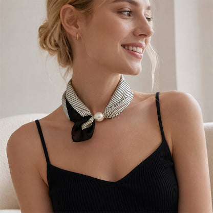 🤍 Magnetic scarf with a pearl – look elegant in seconds