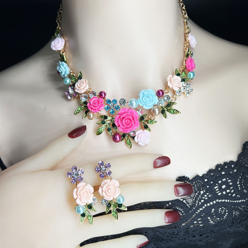 Emaljblomma med diamanter – Exklusiv pärlcollierset med kedja och örhängen