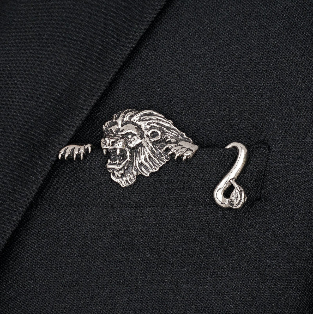 🐊✨ Skulpturel dyreformet metal-lommetørklæde
