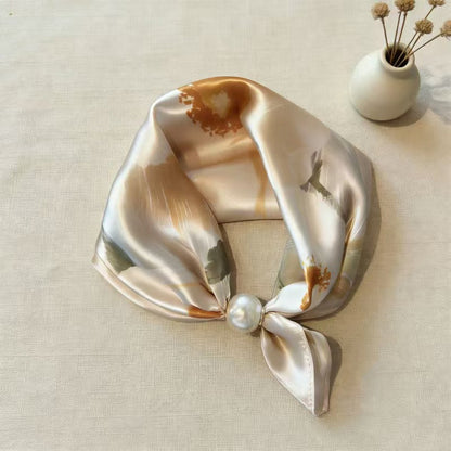🤍 Magnetic scarf with a pearl – look elegant in seconds