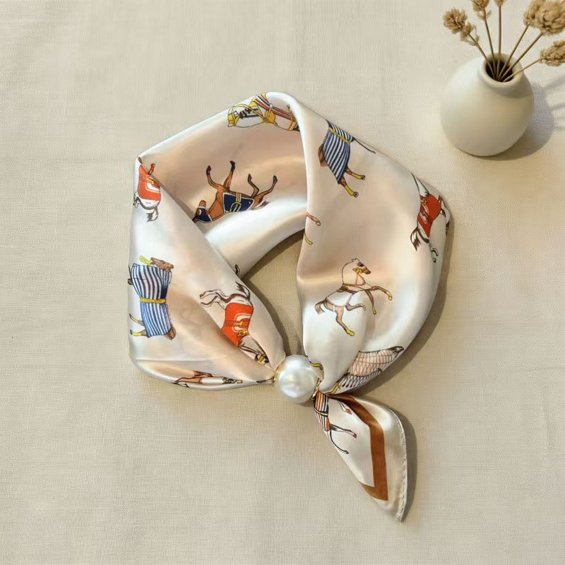 🤍 Magnetic scarf with a pearl – look elegant in seconds