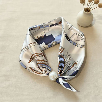 🤍 Magnetic scarf with a pearl – look elegant in seconds
