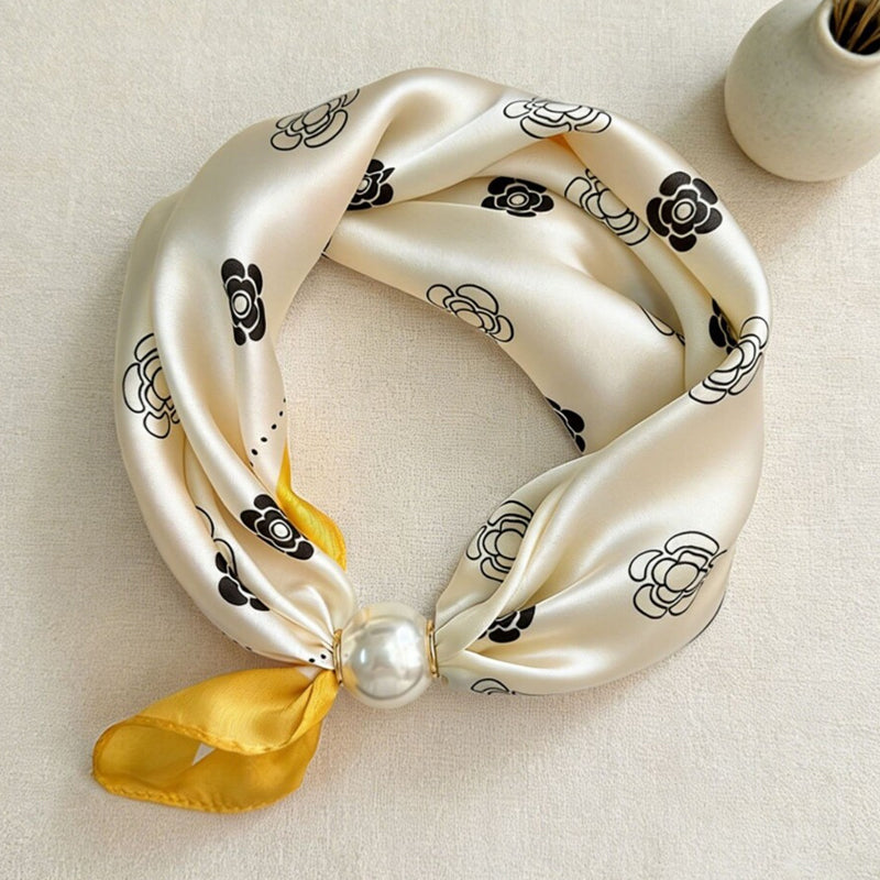 🤍 Magnetic scarf with a pearl – look elegant in seconds