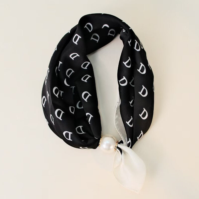 🤍 Magnetic scarf with a pearl – look elegant in seconds