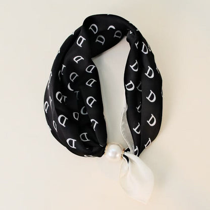 🤍 Magnetic scarf with a pearl – look elegant in seconds