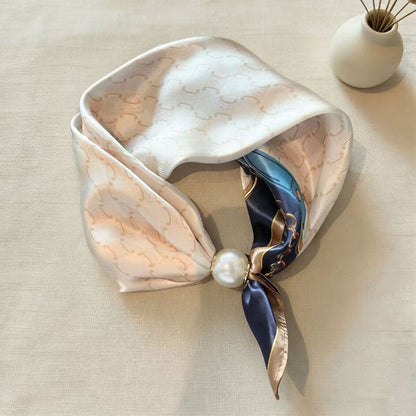 🤍 Magnetic scarf with a pearl – look elegant in seconds
