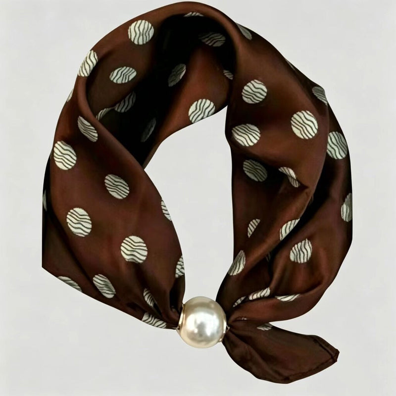 🤍 Magnetic scarf with a pearl – look elegant in seconds