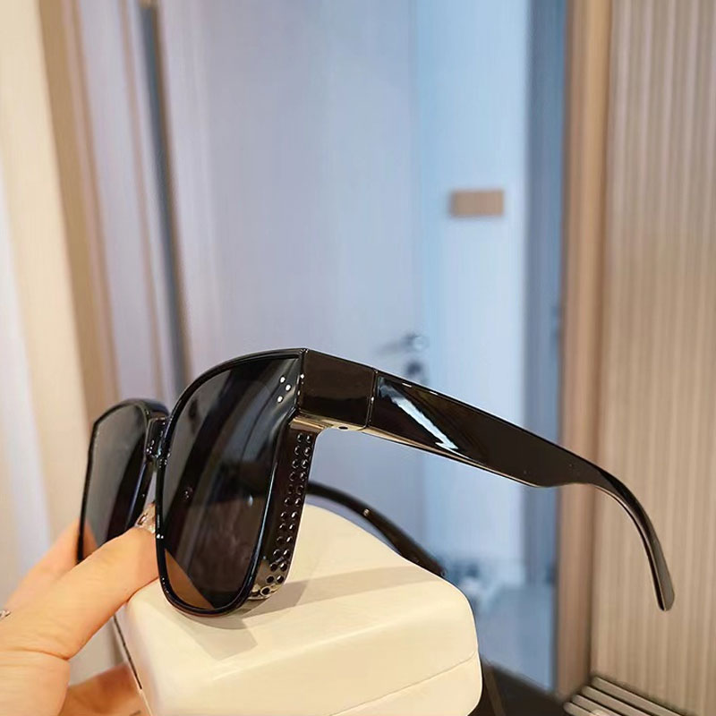 Polarisoidut ultraviolettisäteilyä estävät myopia-aurinkolasit