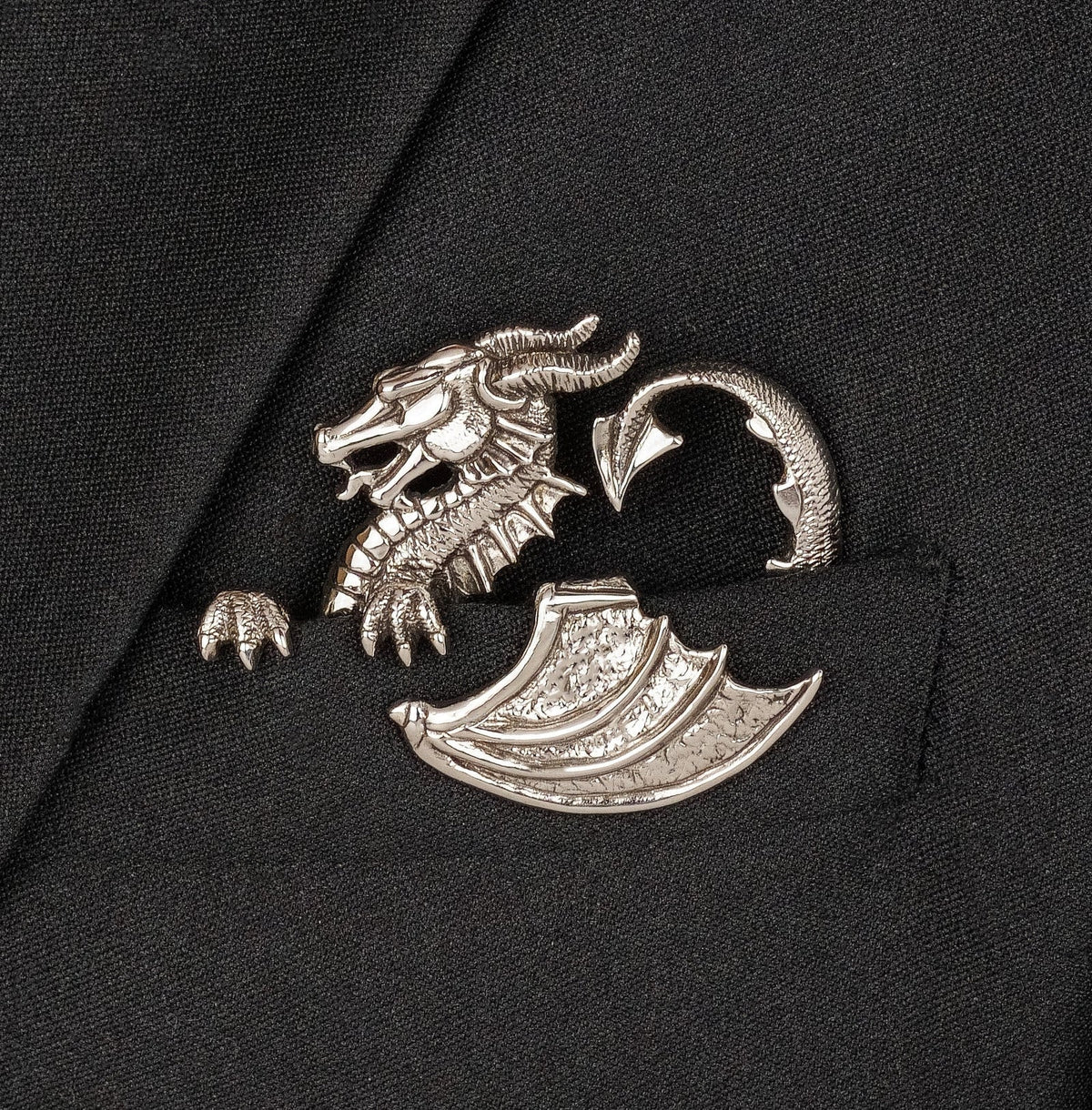 🐊✨ Skulpturel dyreformet metal-lommetørklæde