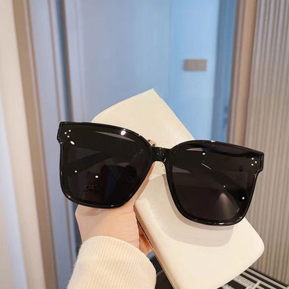 Polarisoidut ultraviolettisäteilyä estävät myopia-aurinkolasit
