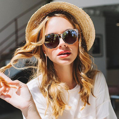 Elegant Cat-Eye Solbrille – Inkl. GRATIS Luksus-læderæske & Pudseklud! 🎁✨
