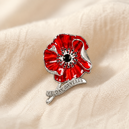 🌺🕊️ VE-dag 80-års Jubilæums Valmuebroche – Ær Deres Offer. Hædr Deres Arv