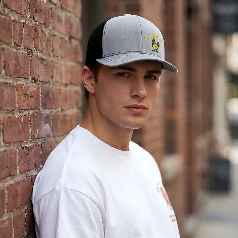 🧢 NYT -50% ALENNUS! ⏰ Nokkela brodeerattu kana-snapback-lippis – Puuvillaa ja säädettävä – Hauska design, täydellinen arkipäiviin tai lahjaksi – hengittävä ja mukava 🐔✨