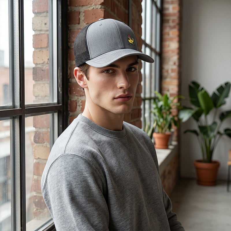 🧢 NYT -50% ALENNUS! ⏰ Nokkela brodeerattu kana-snapback-lippis – Puuvillaa ja säädettävä – Hauska design, täydellinen arkipäiviin tai lahjaksi – hengittävä ja mukava 🐔✨