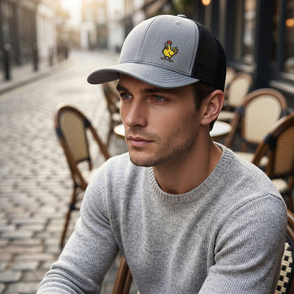 🧢 NYT -50% ALENNUS! ⏰ Nokkela brodeerattu kana-snapback-lippis – Puuvillaa ja säädettävä – Hauska design, täydellinen arkipäiviin tai lahjaksi – hengittävä ja mukava 🐔✨
