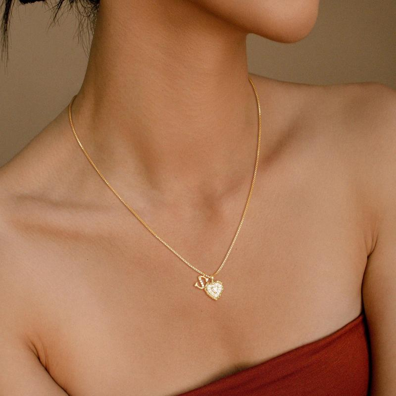 💎 BEGRÆNSET TID 50% RABAT! 💥 Hjerteformet Bogstav Micro Pave Kædehalskæde – Initial Vedhæng, Titanium Stål, Justerbar ✨